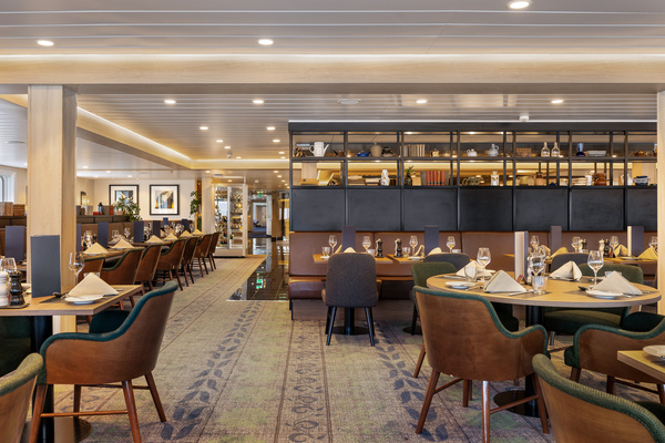 HX Hurtigruten Expeditions MS Spitsbergen Aune Restaurant 5 ©Espen Mills.jpg